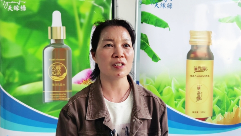 市民農(nóng)女士接受記者采訪(fǎng)-卓越 攝.jpg